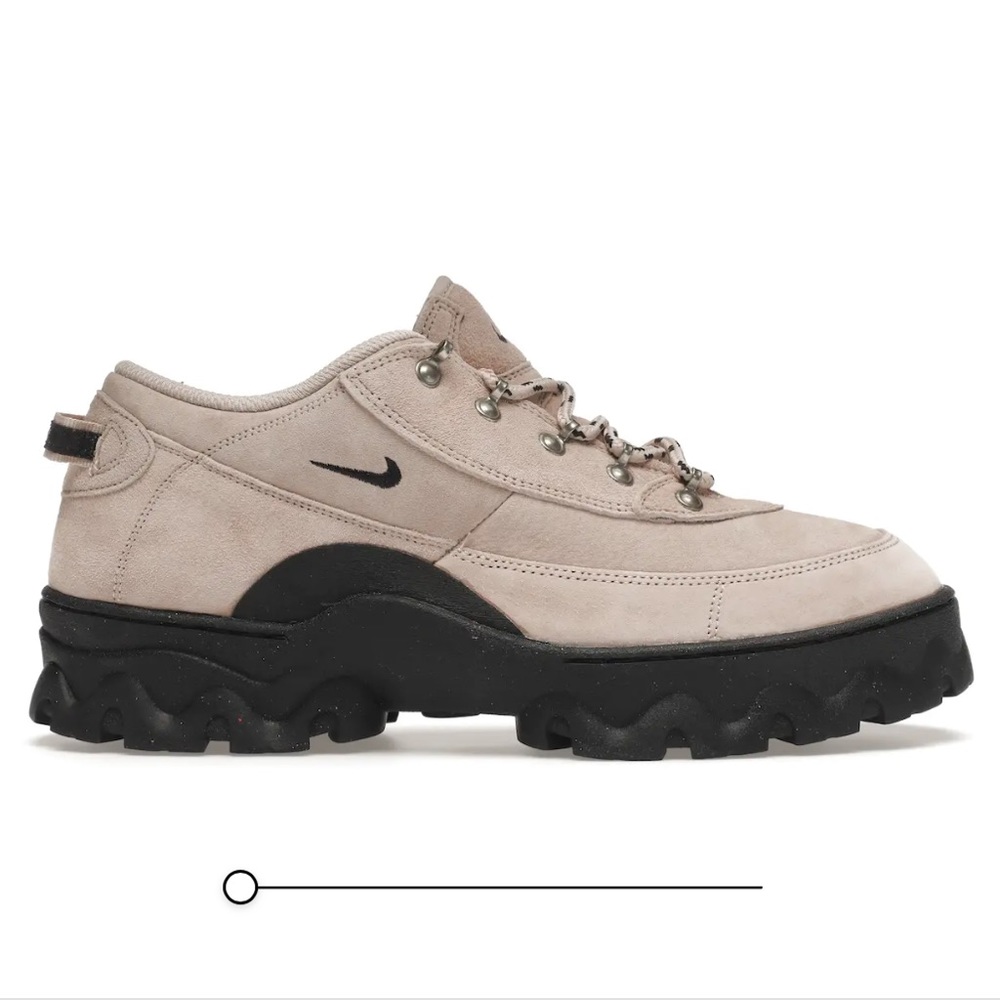 Nike Lahar Low Hiking Sneakers